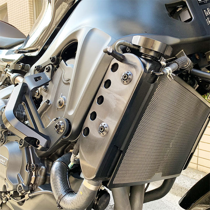 YMCK CNC Billet Radiator Side Cover & Turn Signal Mount Kit for Yamaha XSR900 RSG1