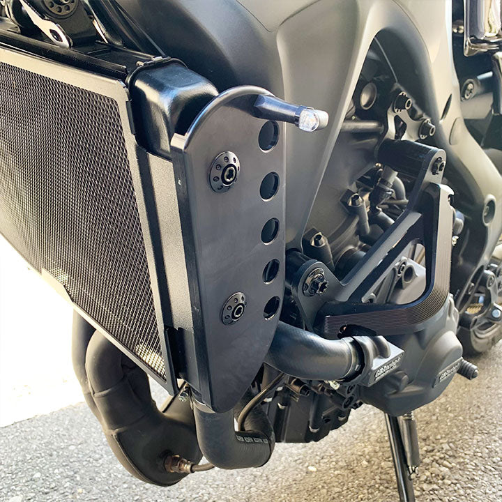 YMCK CNC Billet Radiator Side Cover & Turn Signal Mount Kit for Yamaha XSR900 RSG1