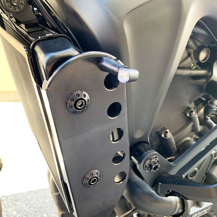 YMCK CNC Billet Radiator Side Cover & Turn Signal Mount Kit for Yamaha XSR900 RSG1